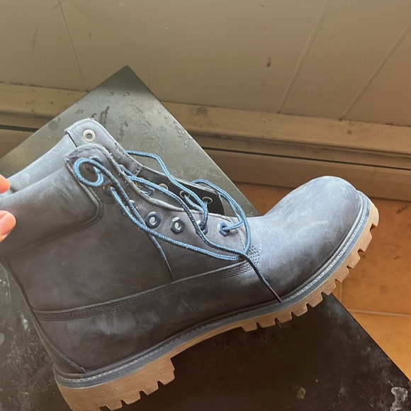 I am selling my size 11 timberlands because they are too big for me - Picture 3 of 7